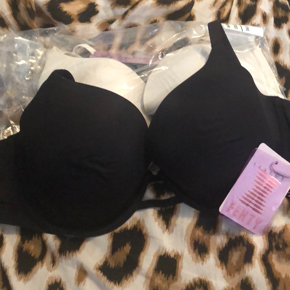 36C Fenty TShirt Bra - Black and White